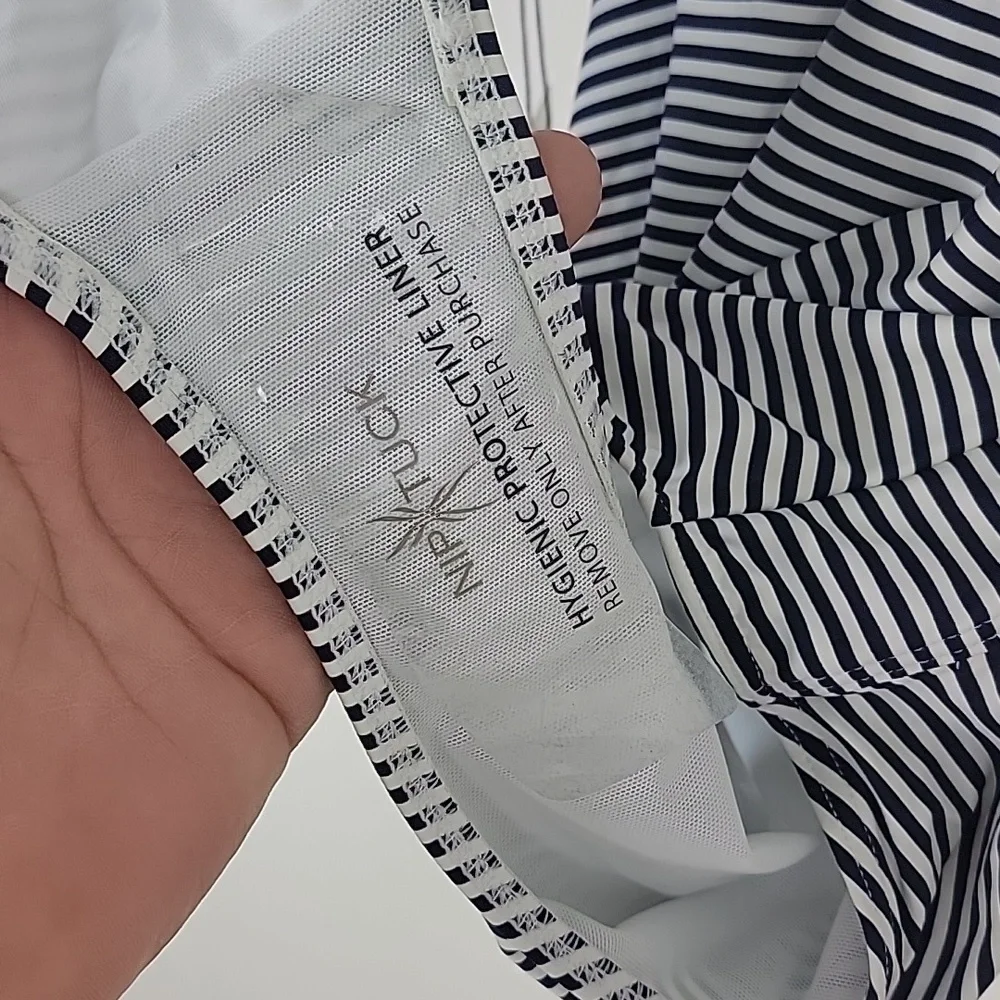 NWT. Nip tuck one piece swimsuit size 6 - Picture 13 of 15
